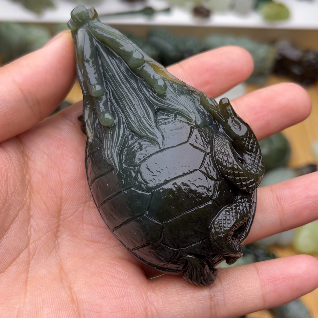 好***鱼和田玉未镶嵌颈饰