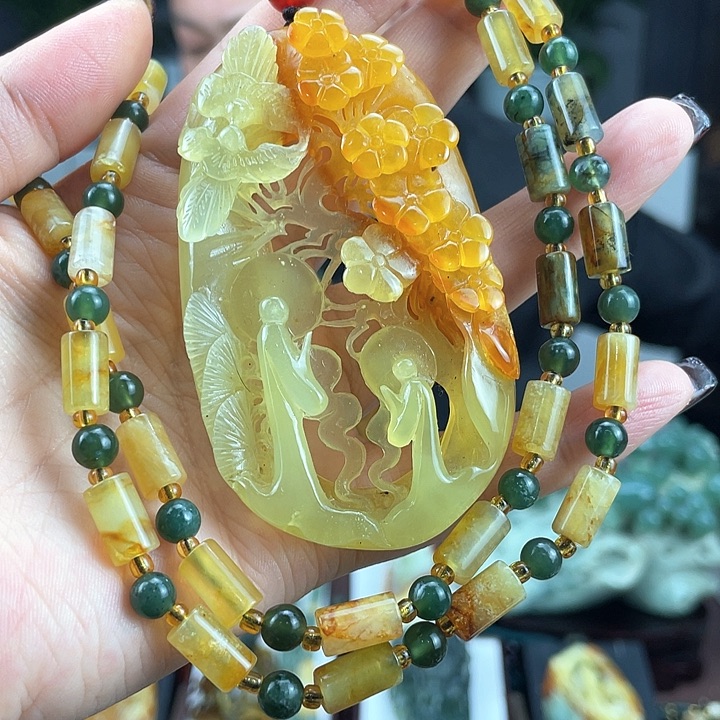 蛇纹石玉颈饰未镶嵌