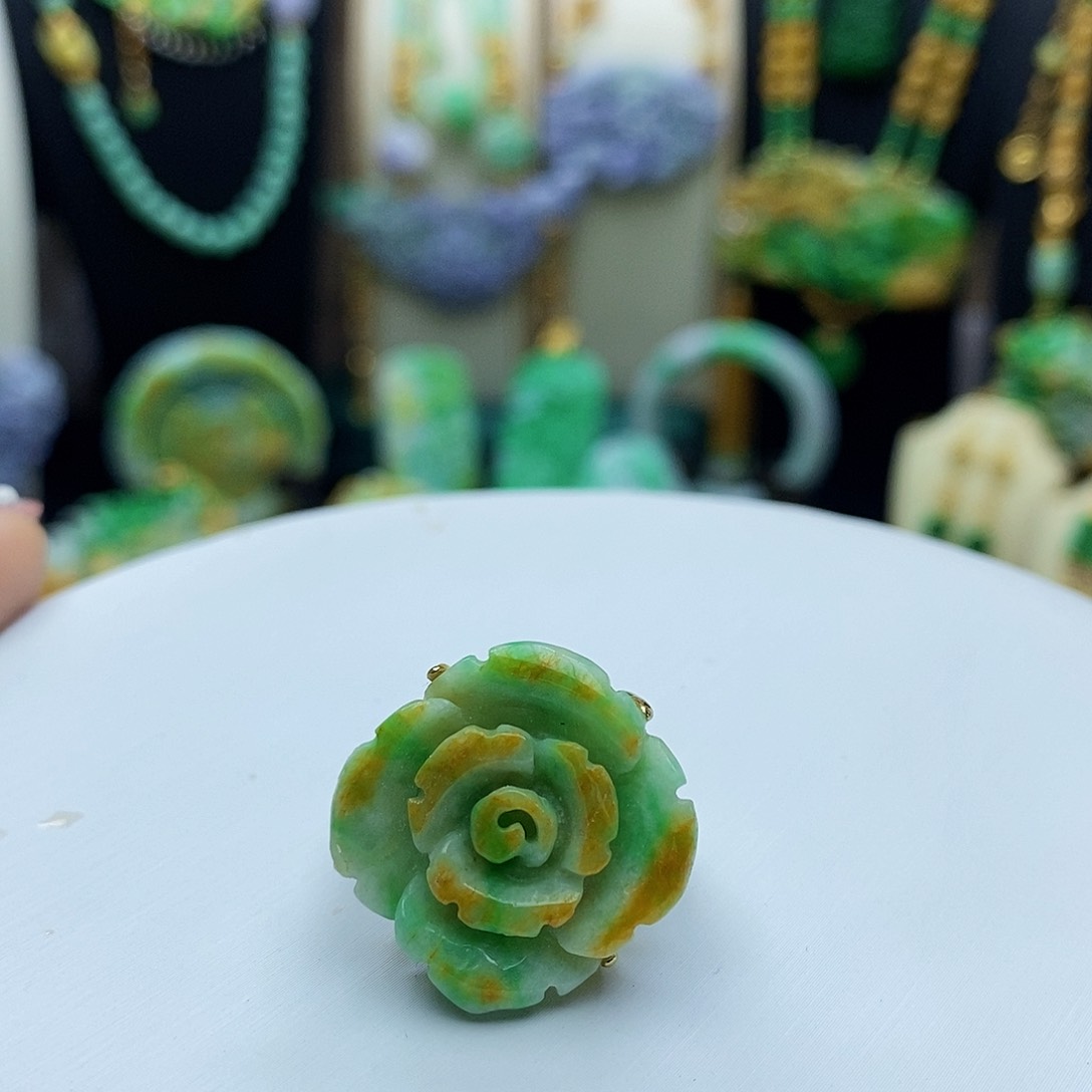 翡翠戒指未镶嵌天然