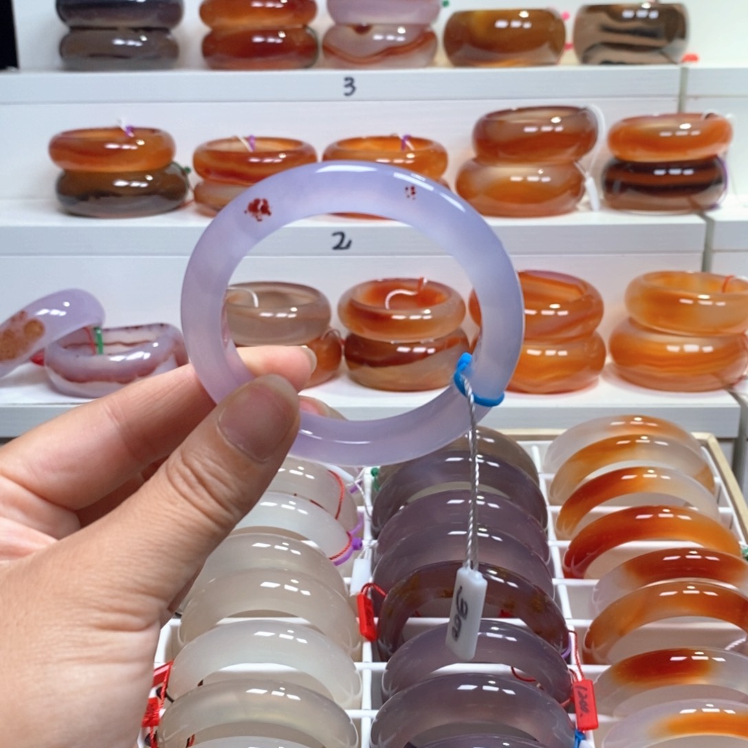 玛瑙/玉髓手镯未镶嵌跳*有飘沙