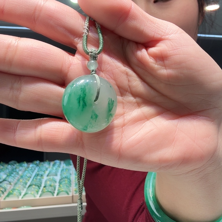 石英质玉未镶嵌颈饰