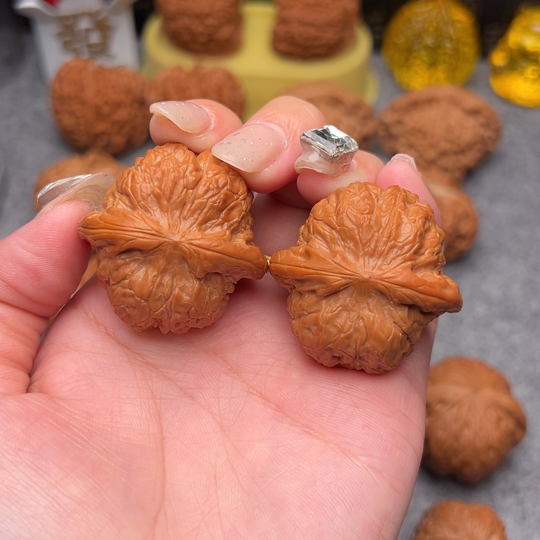 把件文玩核桃毕业精品精配血麒麟38尺寸