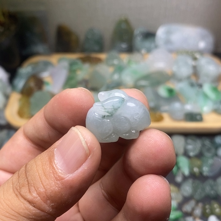 颈饰未镶嵌翡翠兔子
