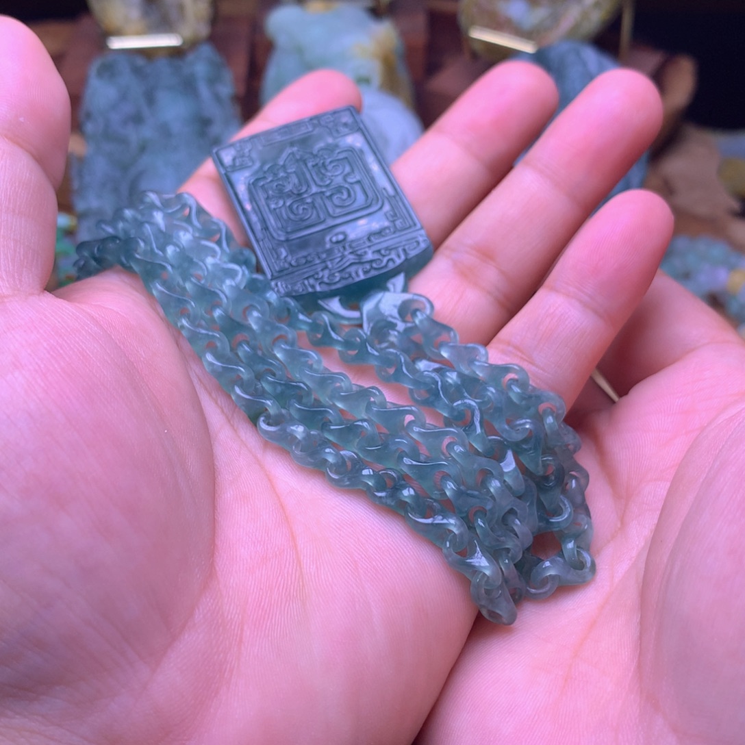 小***中定制翡翠未镶嵌翡翠