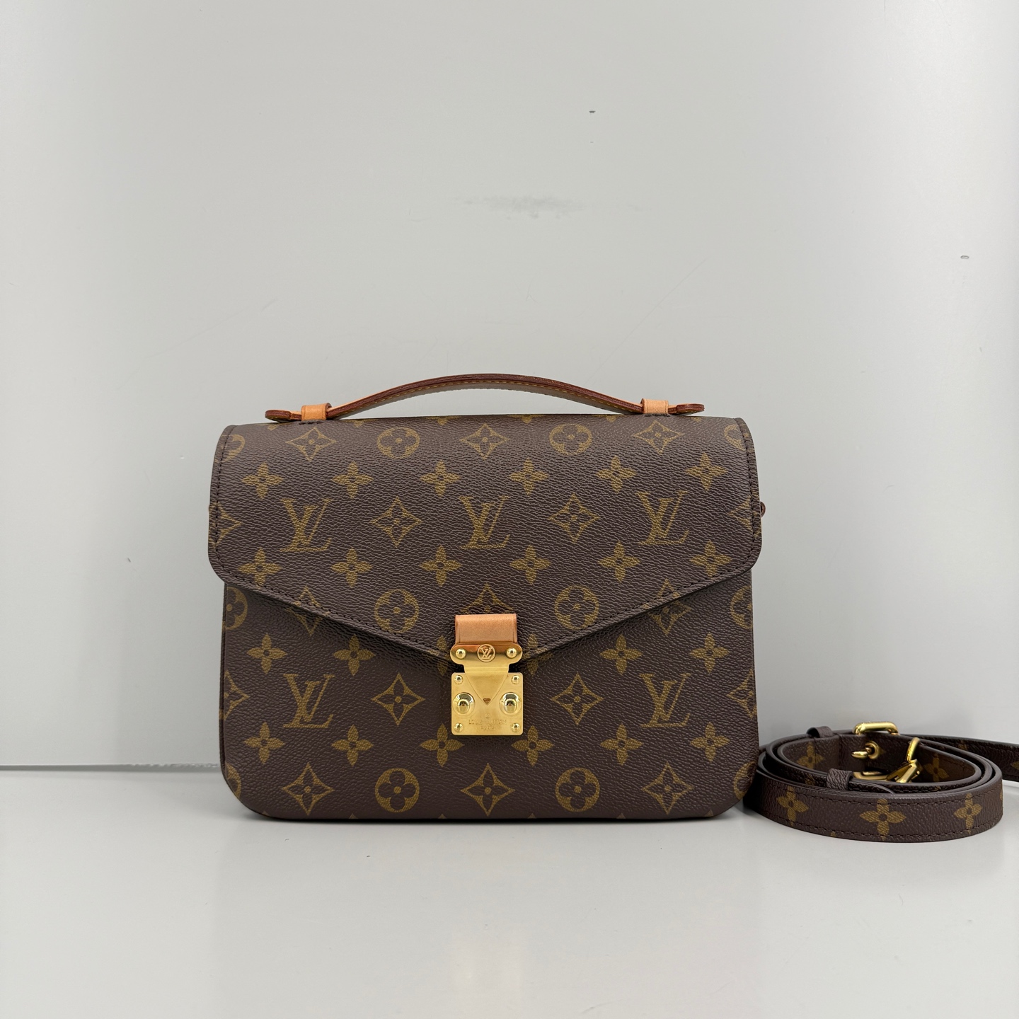 95新 LouisVuitton/路易威登 优选/经典老花邮差包20年/25×19×7