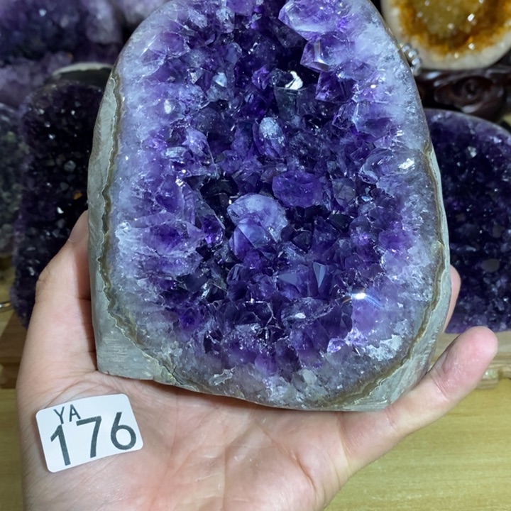 未镶嵌水晶大型摆件（非配饰）