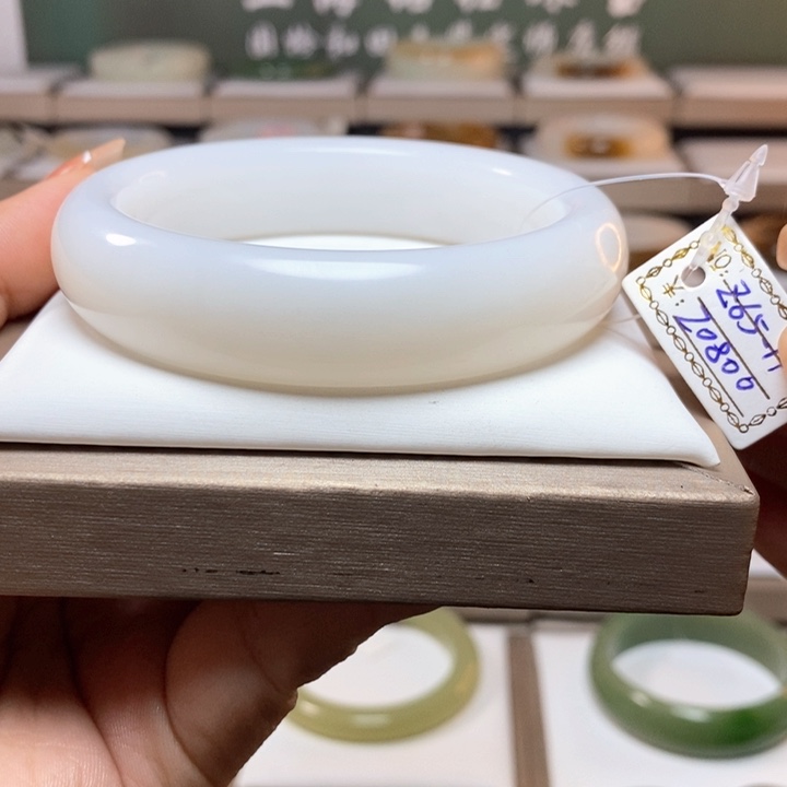 和田玉手镯60未镶嵌