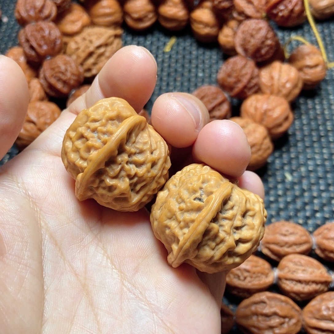 手串桃核玲珑一对
