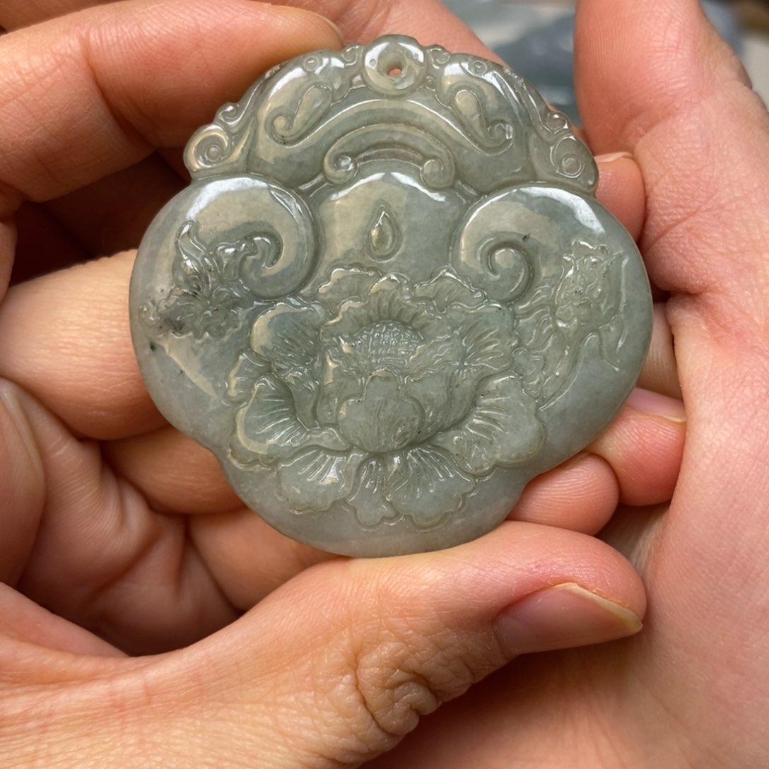 翡翠颈饰未镶嵌牡丹花