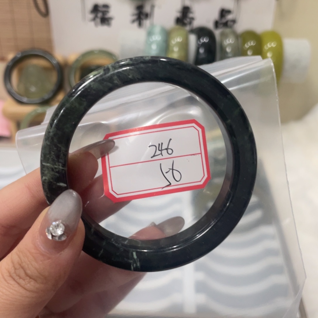 蛇纹石玉手镯未镶嵌