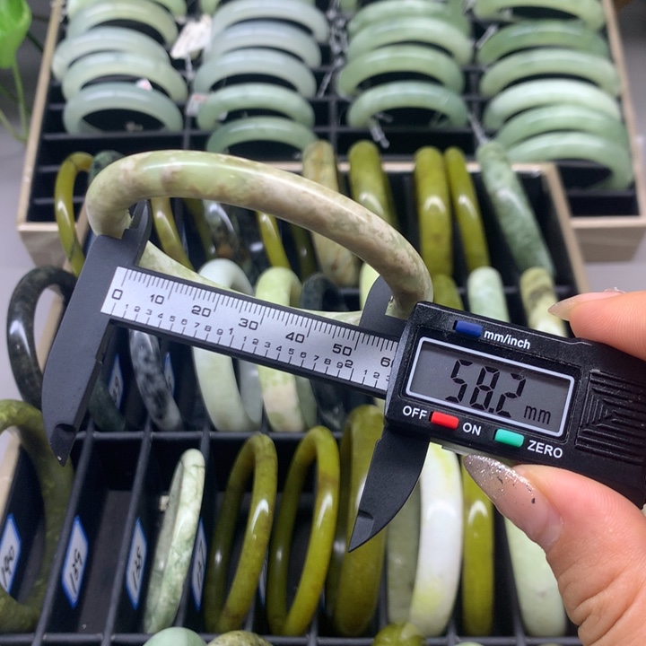 蛇纹石玉未镶嵌手镯139