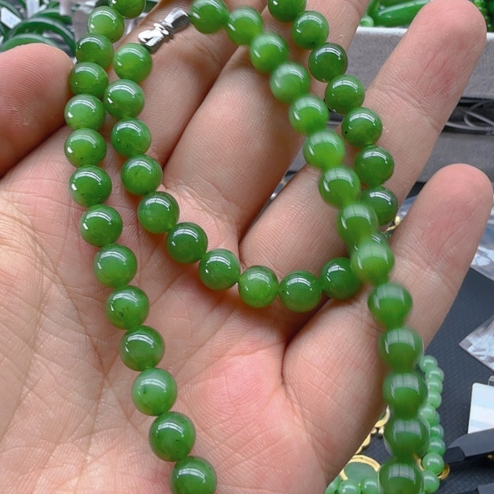 和田玉（碧玉）颈饰未镶嵌