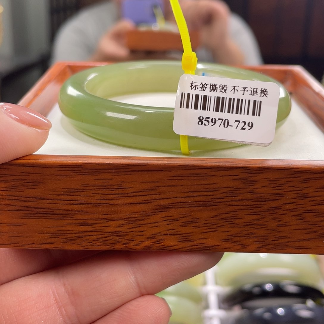 【闪购商品】和田玉手镯未镶嵌56