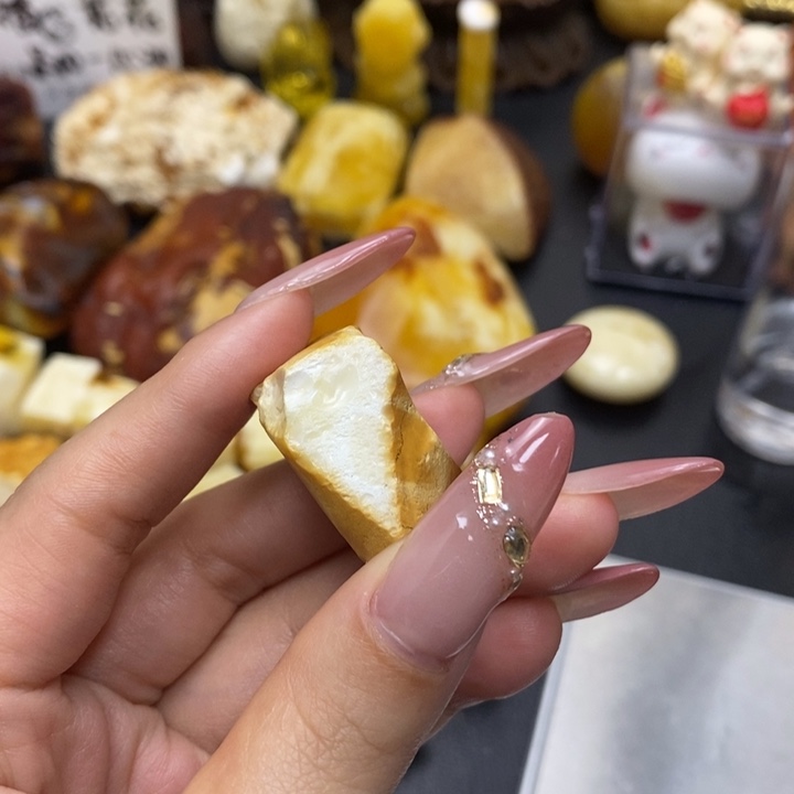 定制琥珀未镶嵌L*e蜜蜡