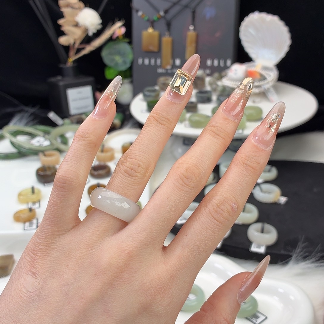 H***H和田玉（糖玉）未镶嵌戒指j85白月光轮胎11