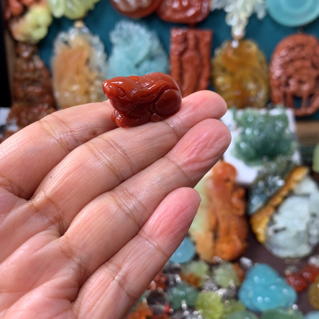 蛇纹石玉未镶嵌挂坠