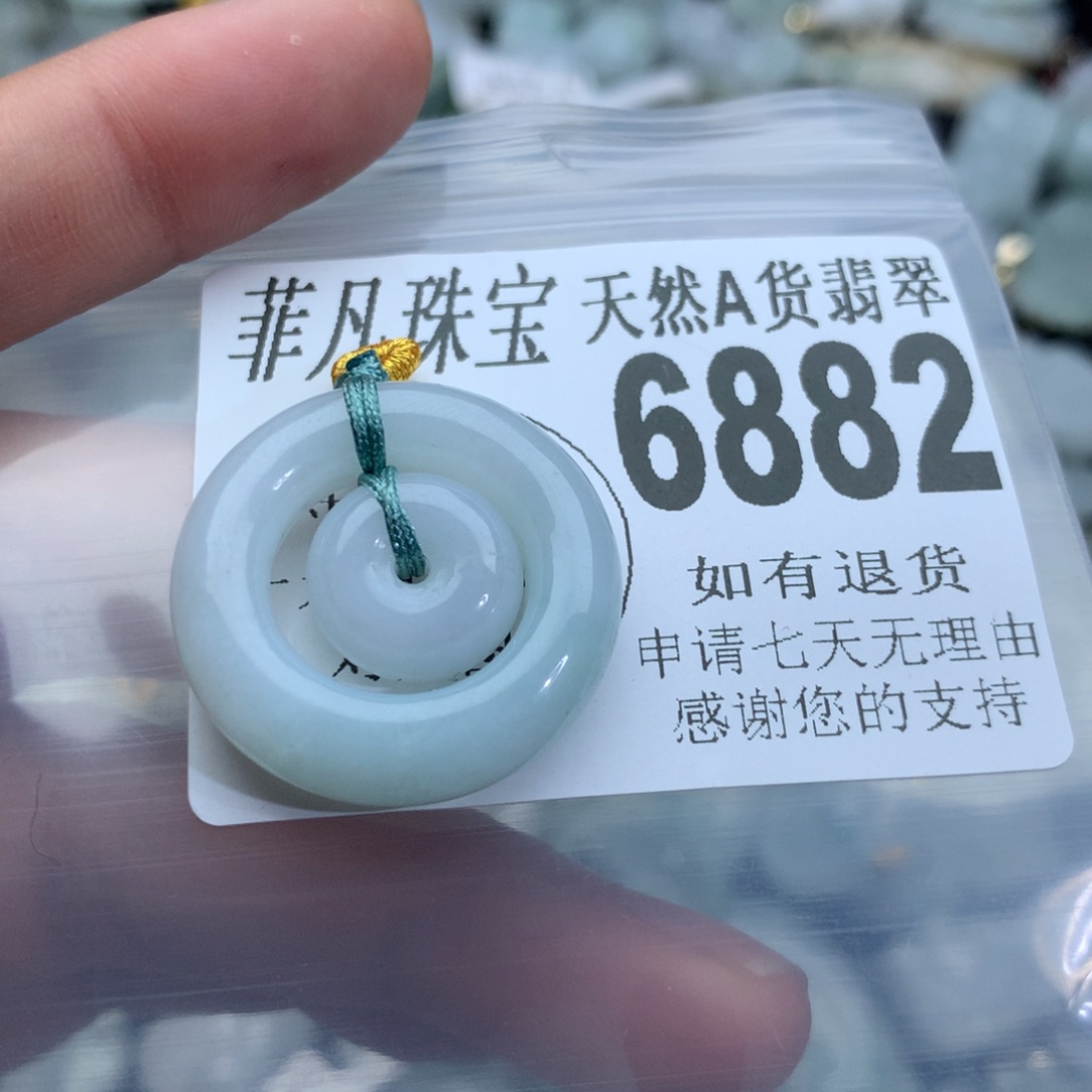 翡翠颈饰未镶嵌6882。