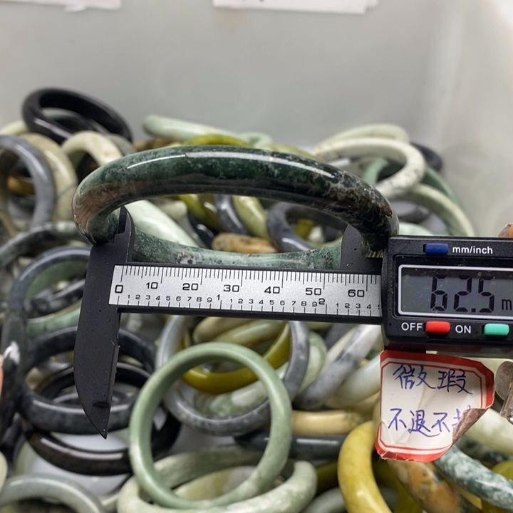 蛇纹石玉手镯146未镶嵌