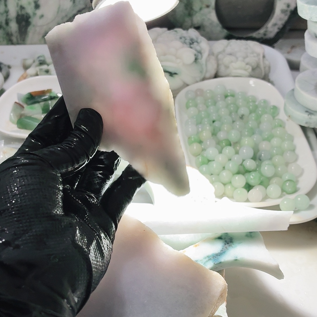 翡翠未镶嵌颈饰边角料