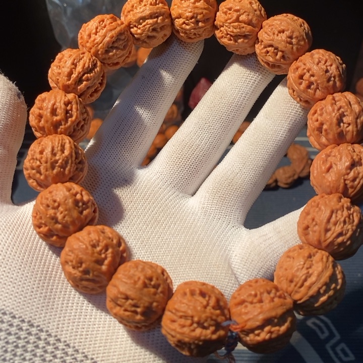 文玩核桃手串……33