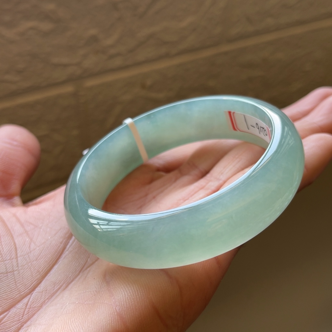 翡翠手镯未镶嵌56圈三天鉴赏期