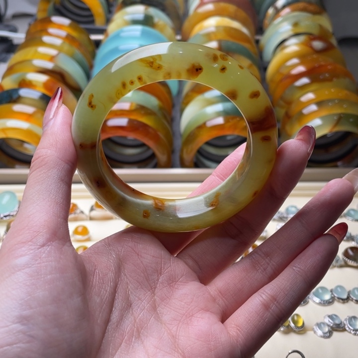 蛇纹石玉手镯未镶嵌57.4