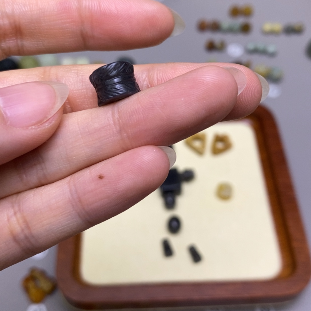 持***恒蛇纹石玉未镶嵌配饰