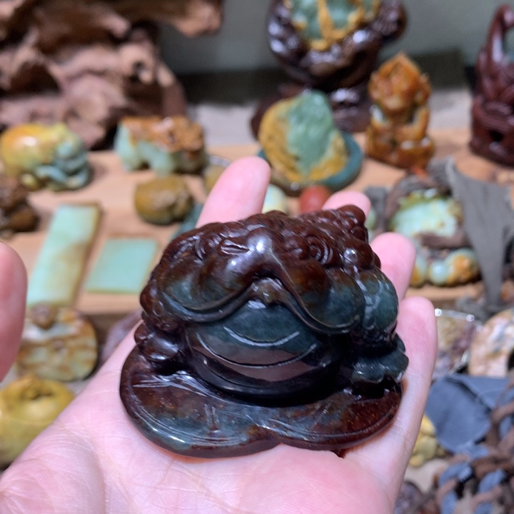 未镶嵌岫岩河磨玉（透闪石质玉）把件