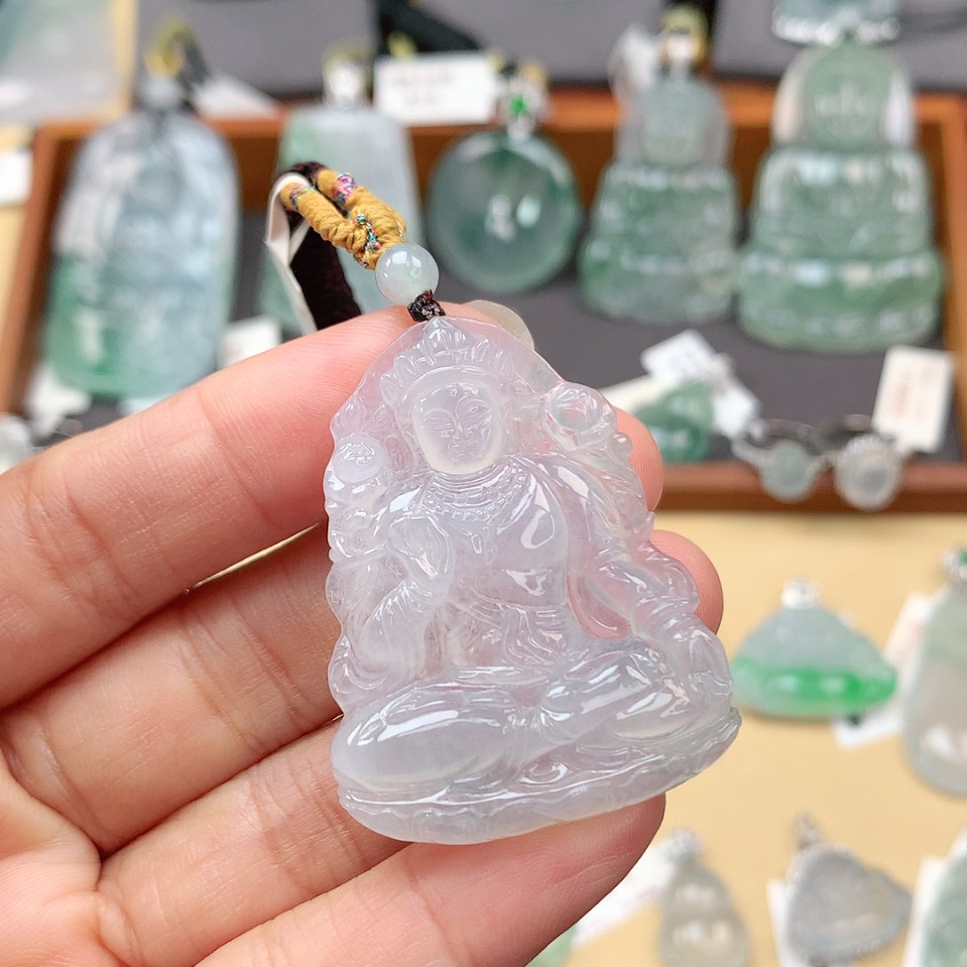 翡翠颈饰未镶嵌度母观音