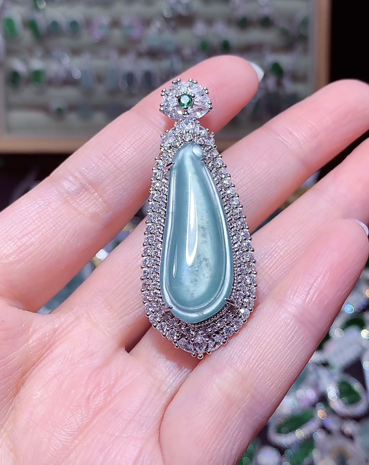 天然A货翡翠吊坠福瓜