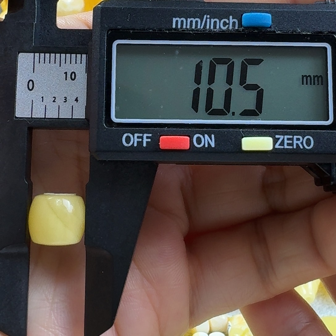 赵***申蜜蜡未镶嵌裸石28