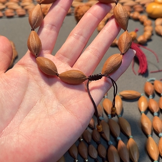 Y***乐1.2小金瓜子手串款10粒