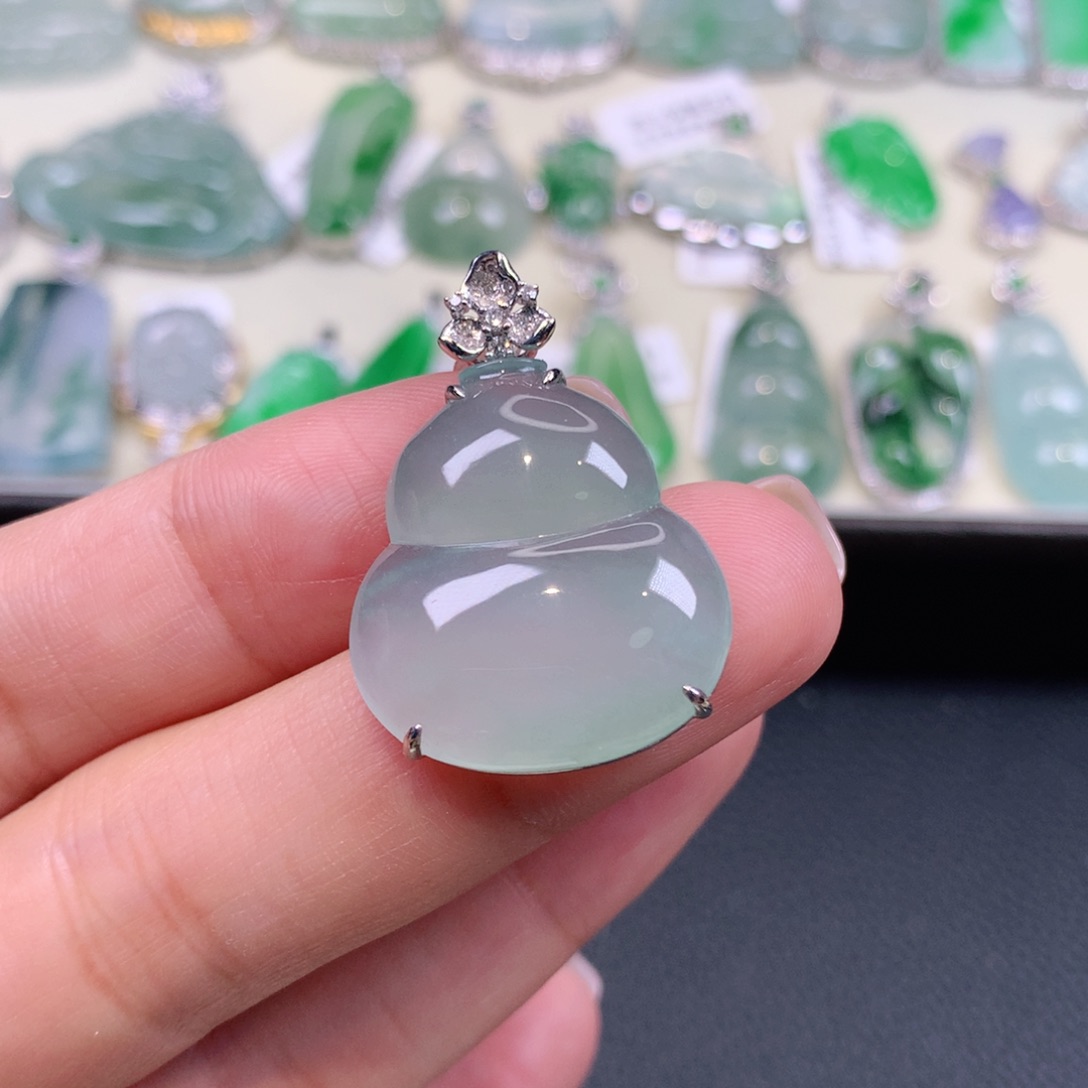 翡翠18K金镶嵌颈饰缅甸天然a货翡翠