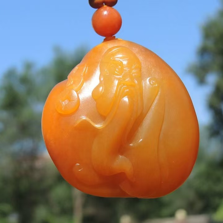 颈饰彰显时尚气质且百搭