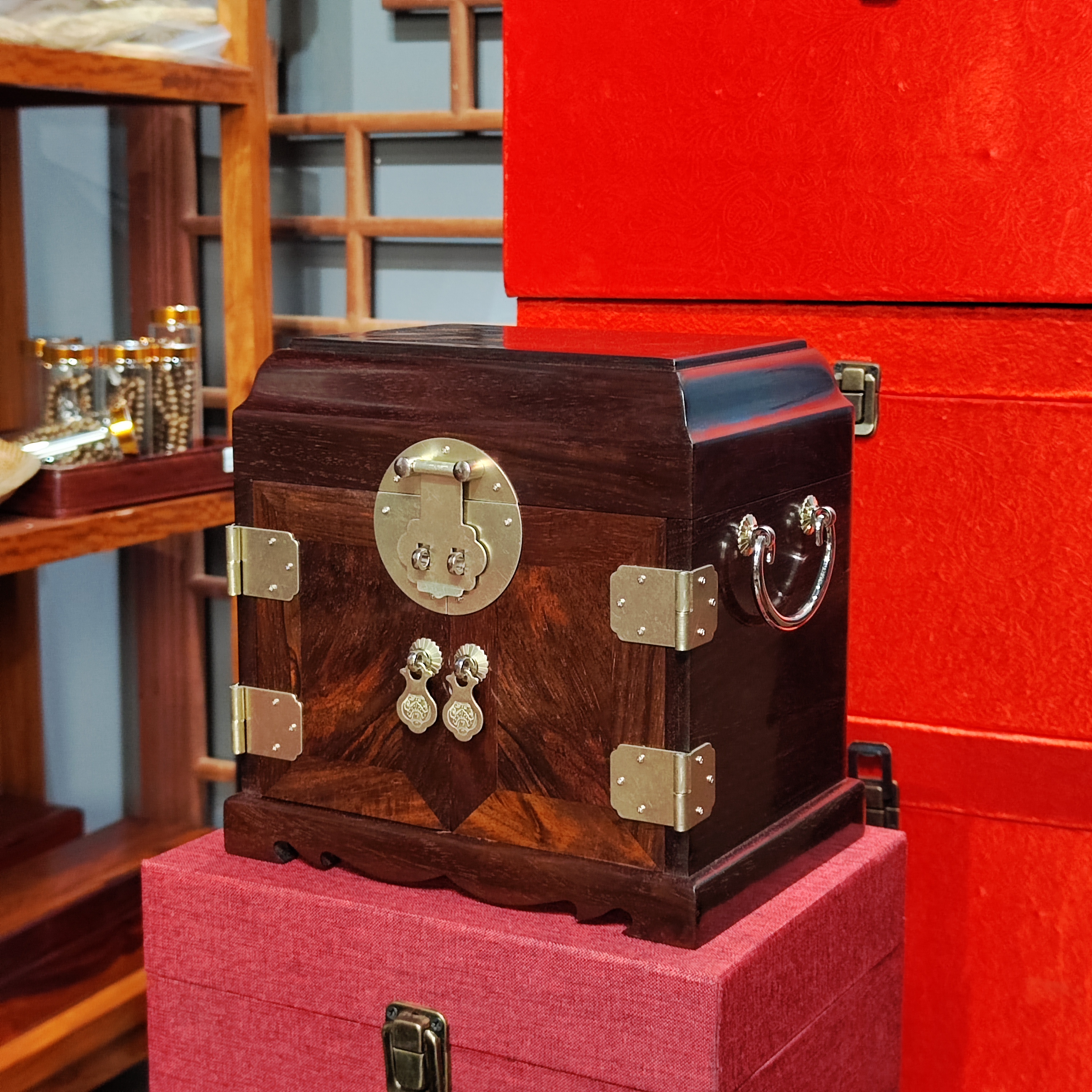 大红酸枝独板管皮箱 红木妆奁首饰盒