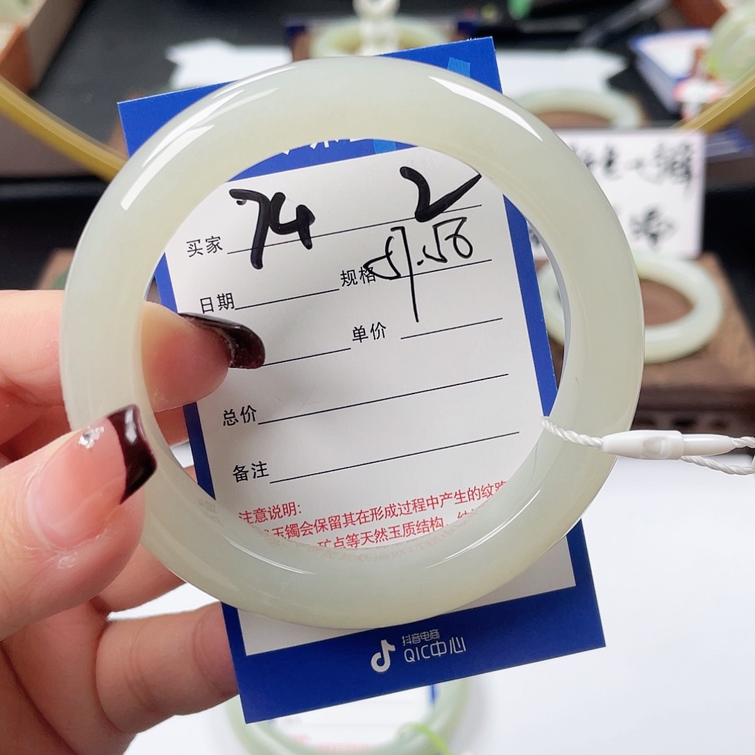 和田玉手镯未镶嵌