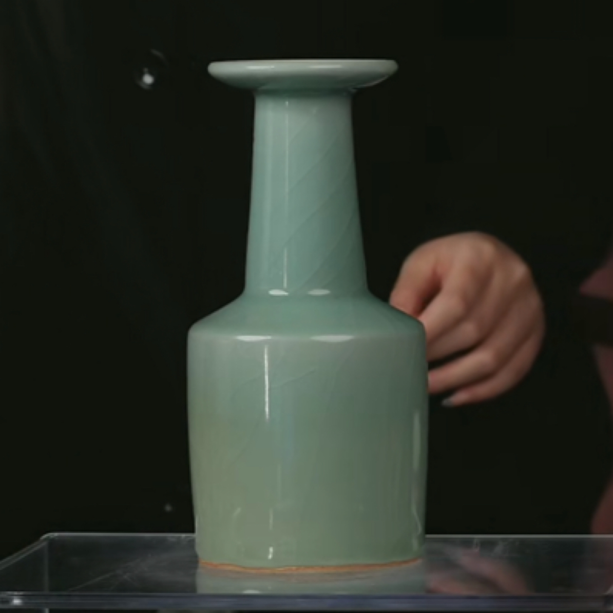 Y龙泉窑粉青釉纸槌瓶