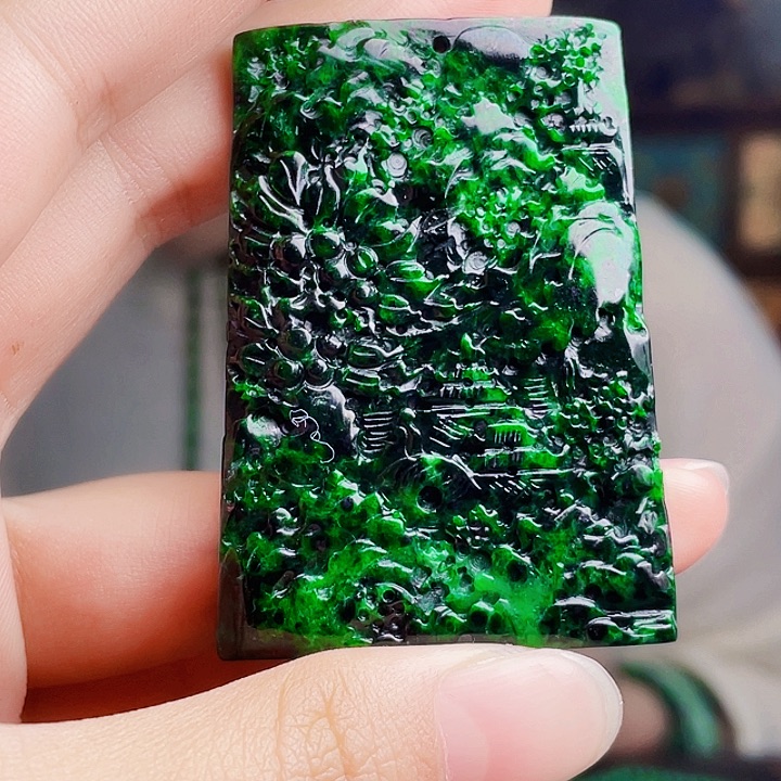 翡翠未镶嵌颈饰多样性