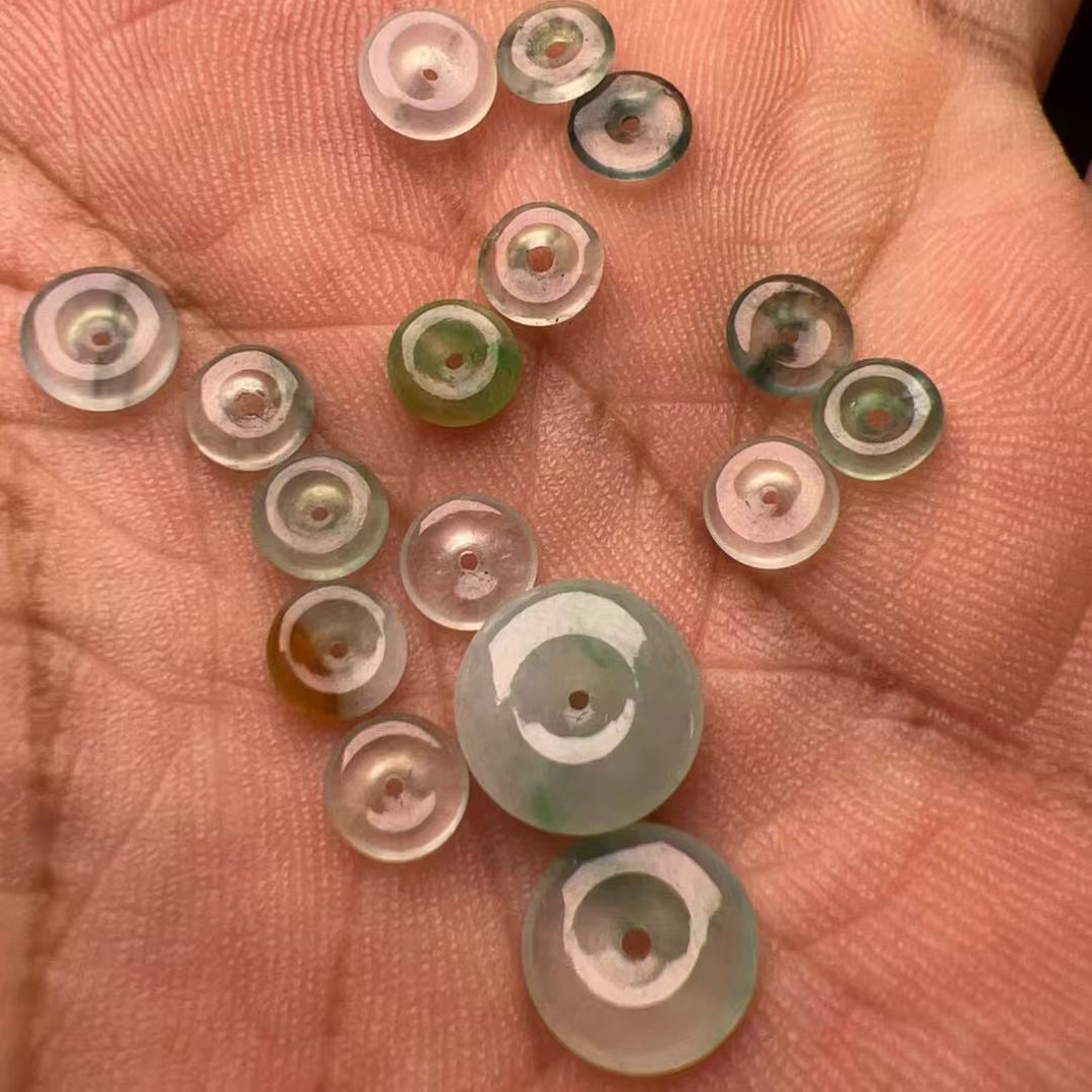 天然缅甸A货翡翠 尺寸 大卡9 小卡5