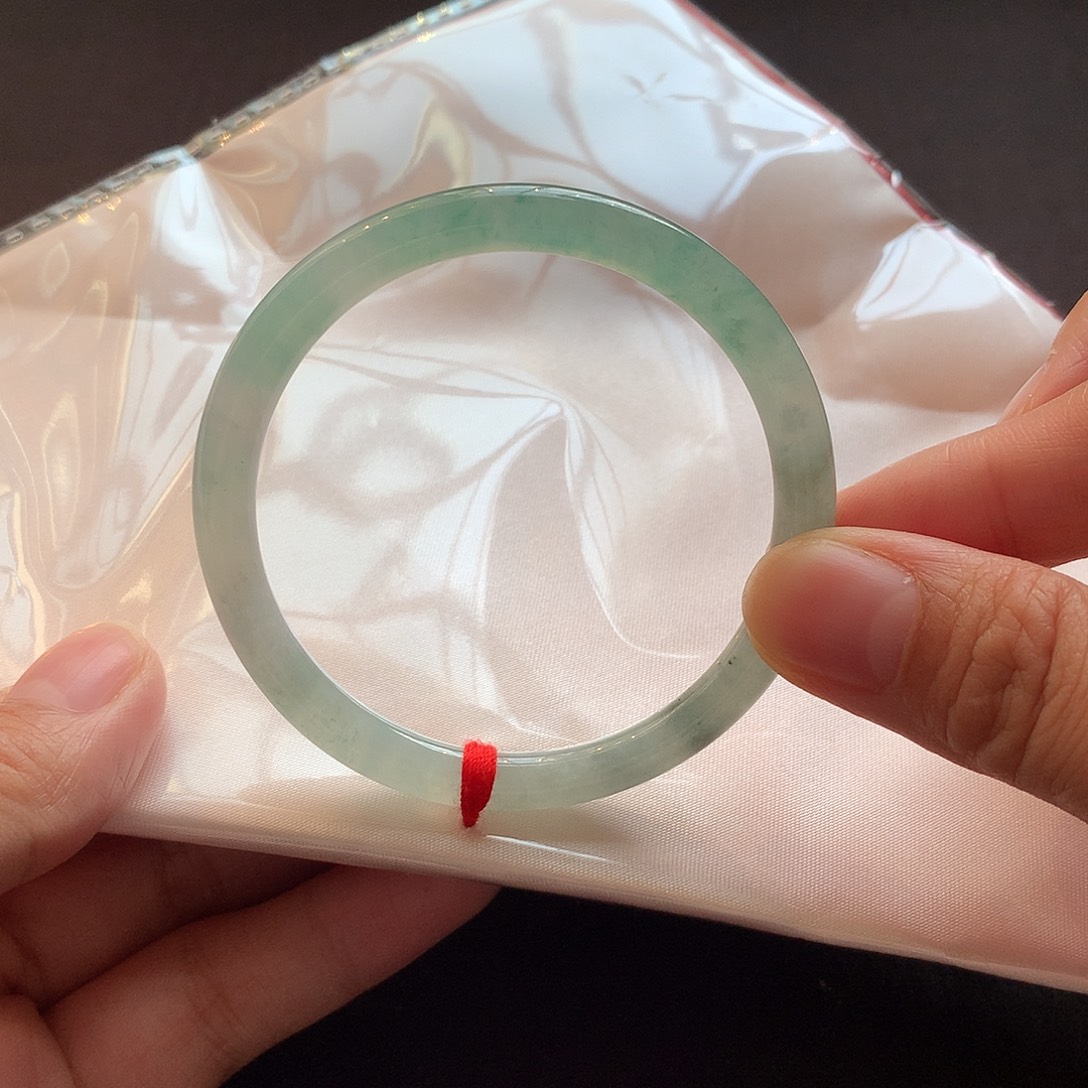 翡翠未镶嵌手镯51:9瑕疵漏