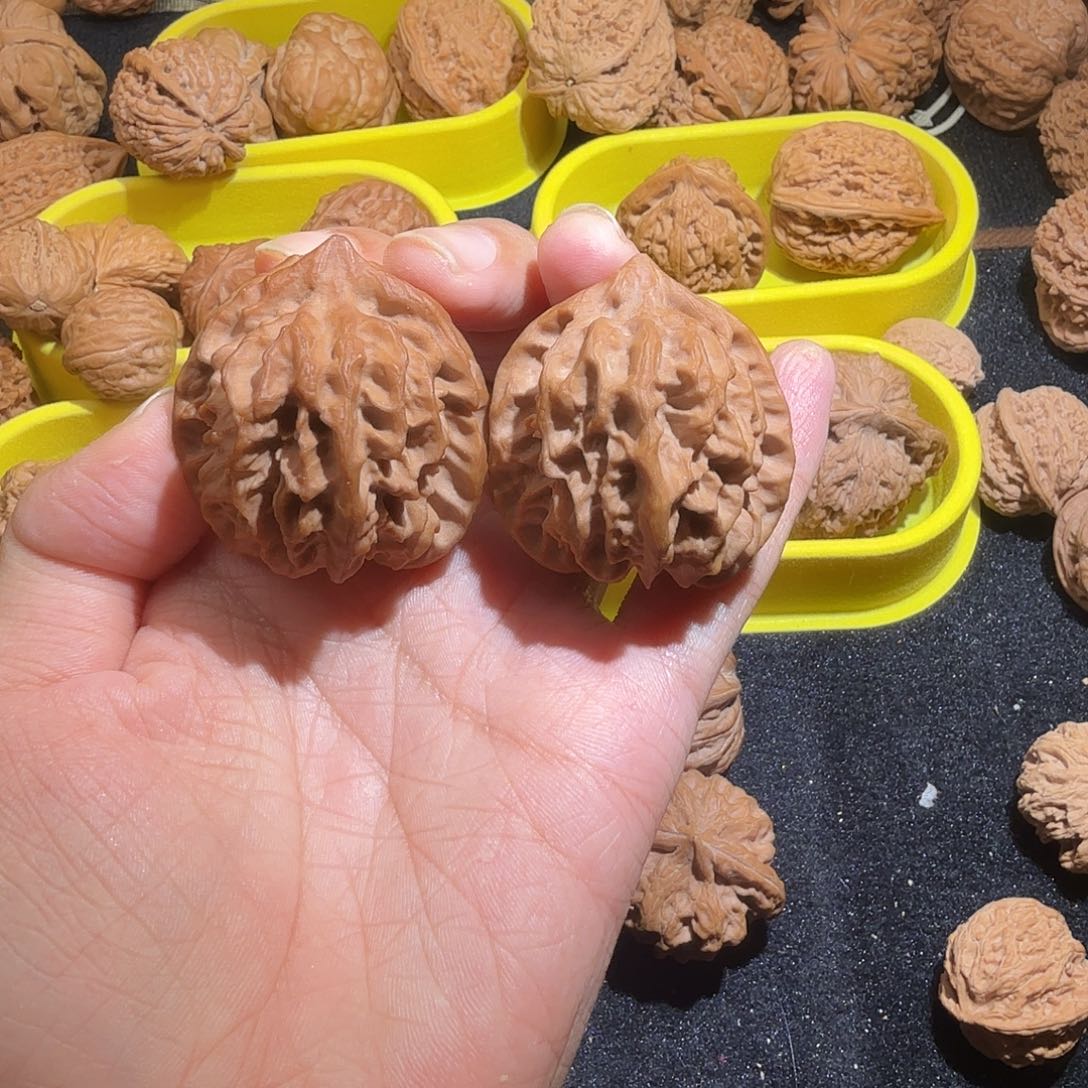 文玩核桃吊坠大龙