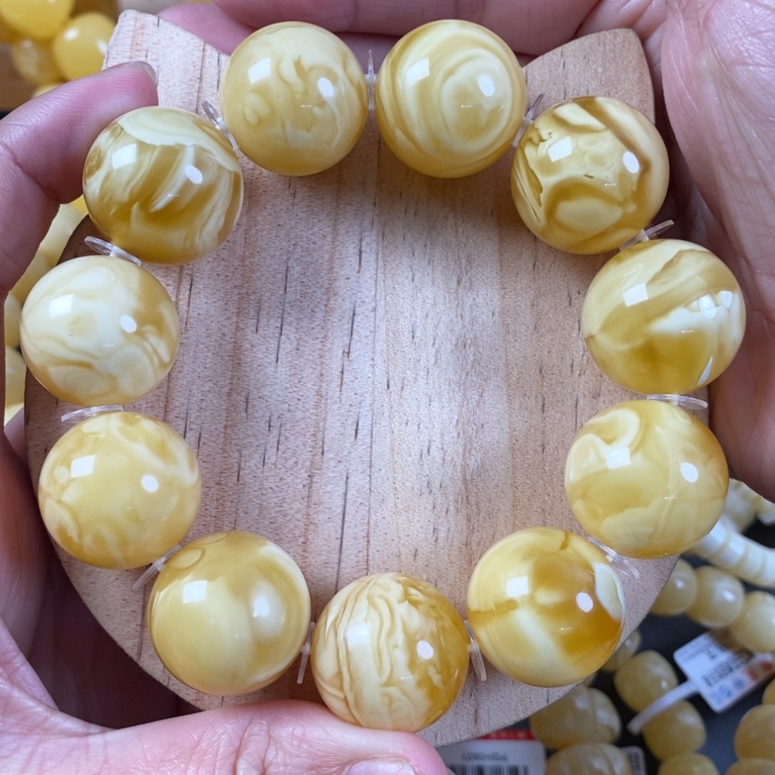 蜜蜡裸石未镶嵌好***?