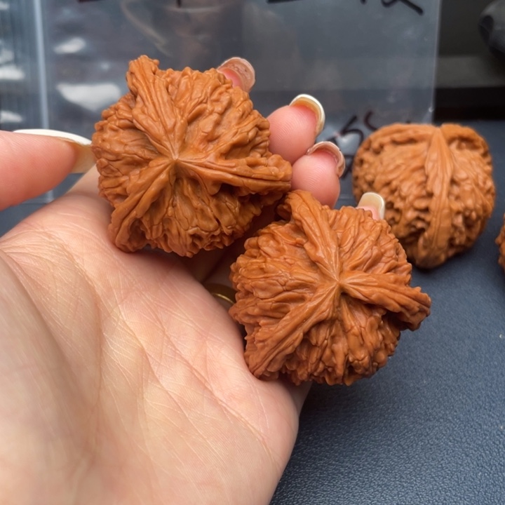 刚***哥文玩核桃吊坠白狮子