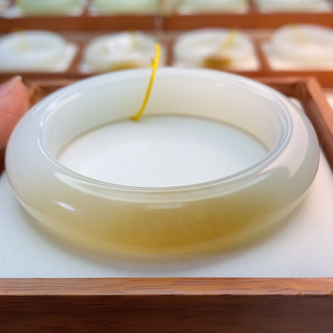 和田玉（糖玉）未镶嵌手链