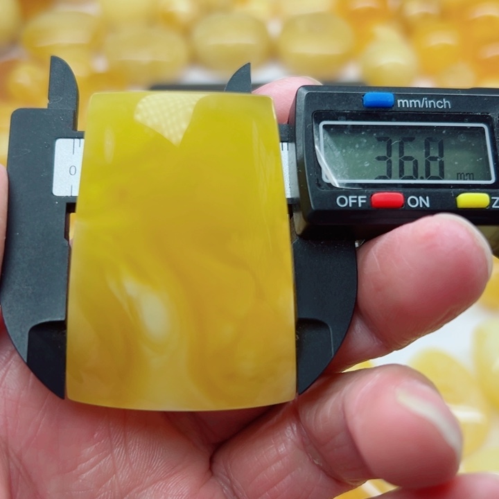 琥珀（矿物珀）未镶嵌裸石