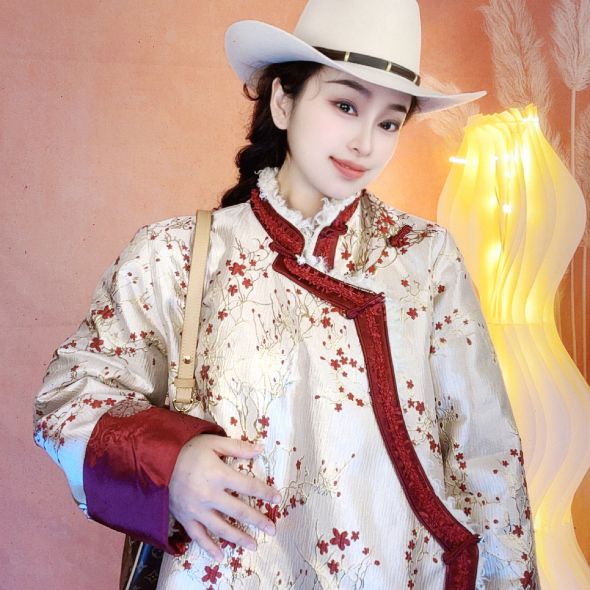 Mei-Yu2025女士冬季保暖藏式织锦缎加绒精美印花民族特色红色小花