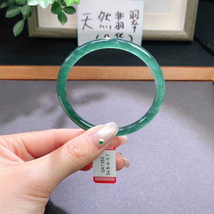 翡翠手镯未镶嵌天然翡翠手镯