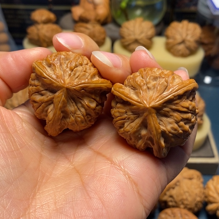 【闪购商品】把件文玩核桃雨花石球奔