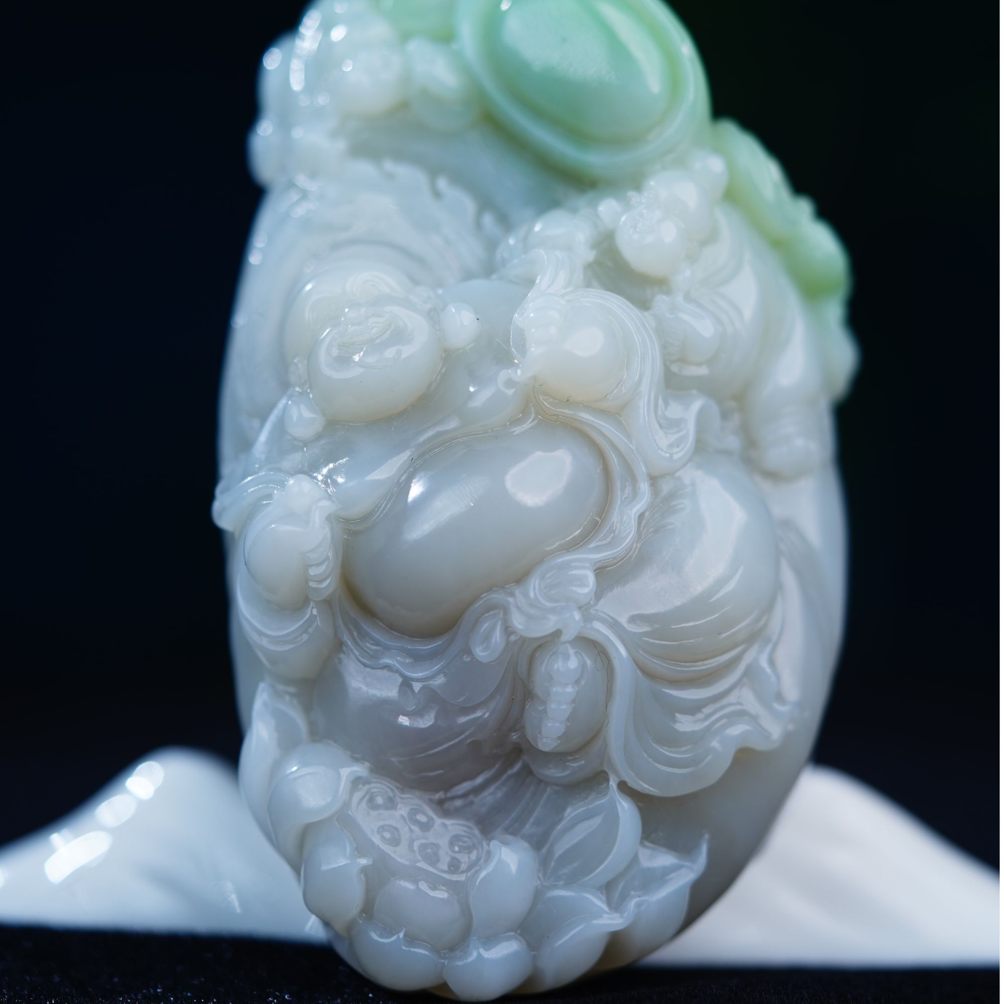 和田玉青海野牛沟翠青藕粉弥勒佛手把件 346.85g L251027080 