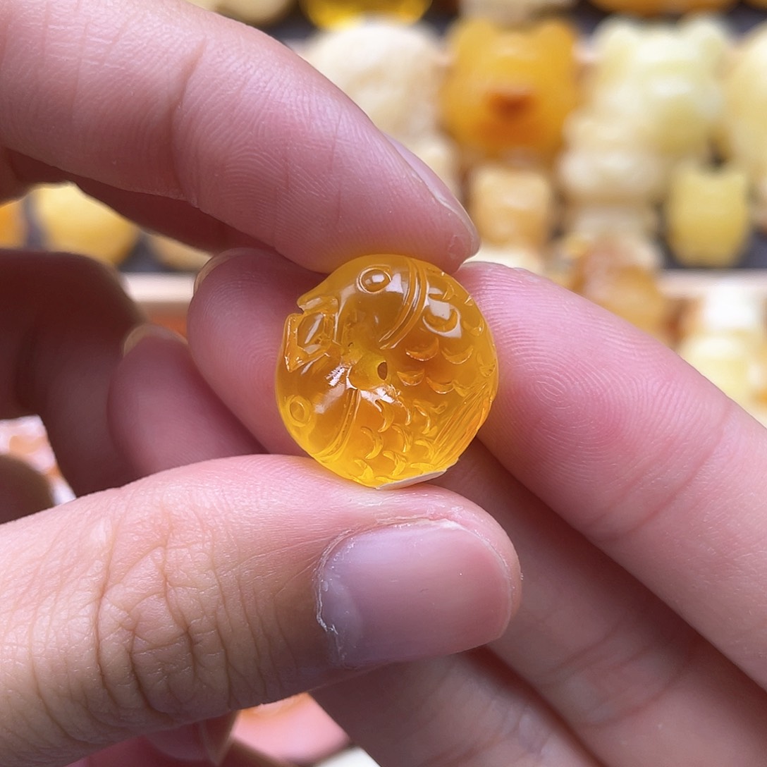 琥珀裸石未镶嵌蜜蜡